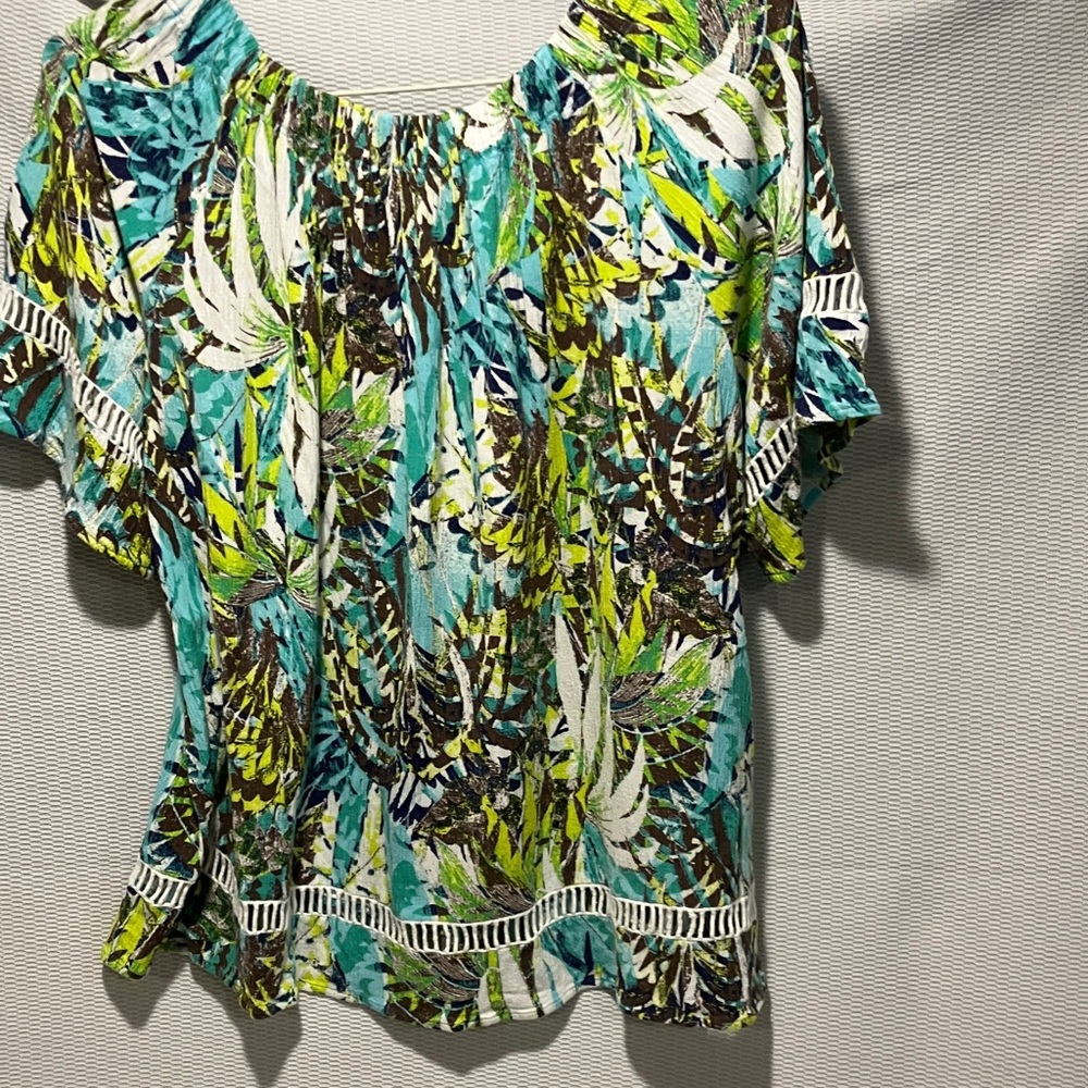 Vibrant Leaf Print Women's Blouse - Picture 2 of 5